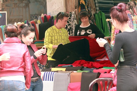 Có thể Mr Đàm đang chuẩn bị đồ cho liveshow sẽ diễn ra vào đúng dịp Noel sắp tới tại Hà Nội